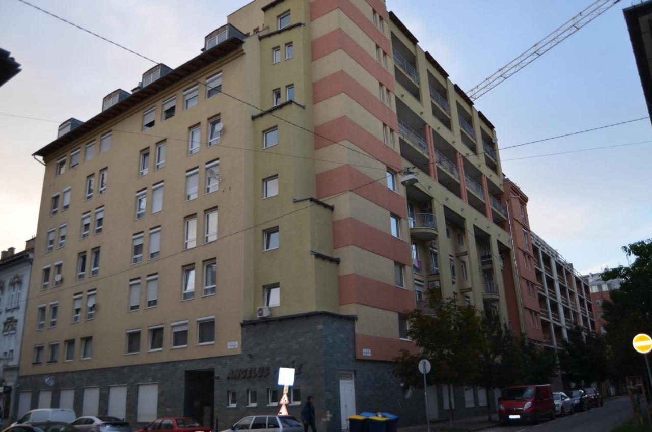 Flat At The Edge Of The Center + Parking Apartment Budapest Exterior photo